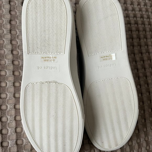 Indigo Rd. Gray/Beige Shoes - Picture 4 of 5